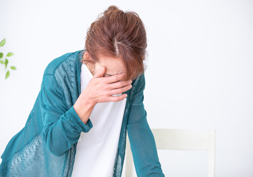 めまいに悩む女性